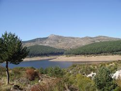 Ruta de Candelario al pantano de Navamuño por Puentenueva
